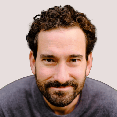 Daniel Dinay headshot